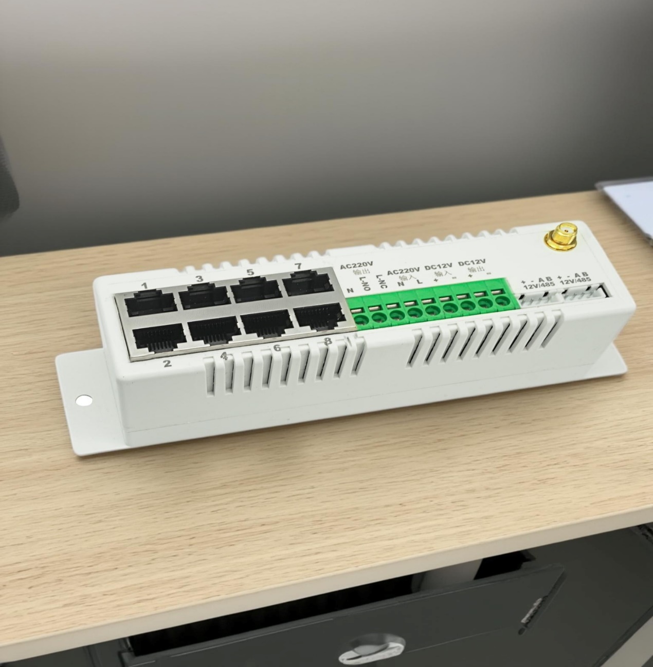 双网智能八口网络交换机，8网口安防运维模块、故障诊断告警交换机