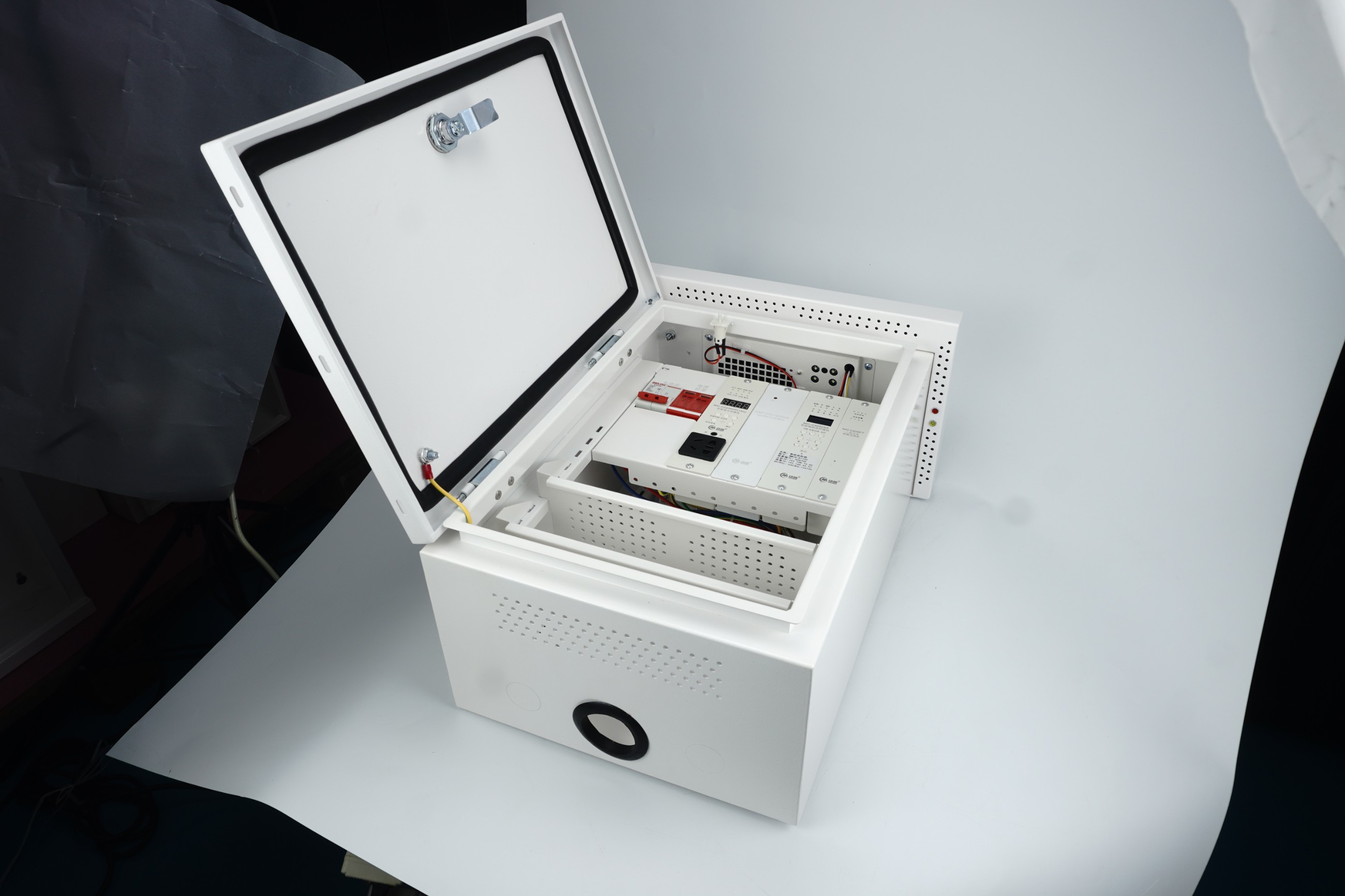 普通监控箱与智能监控箱特点